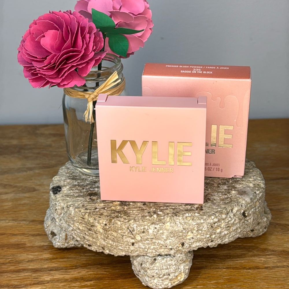 Kylie Cosmetics Pressed Blush Powder in Baddie‎ on the Block/335